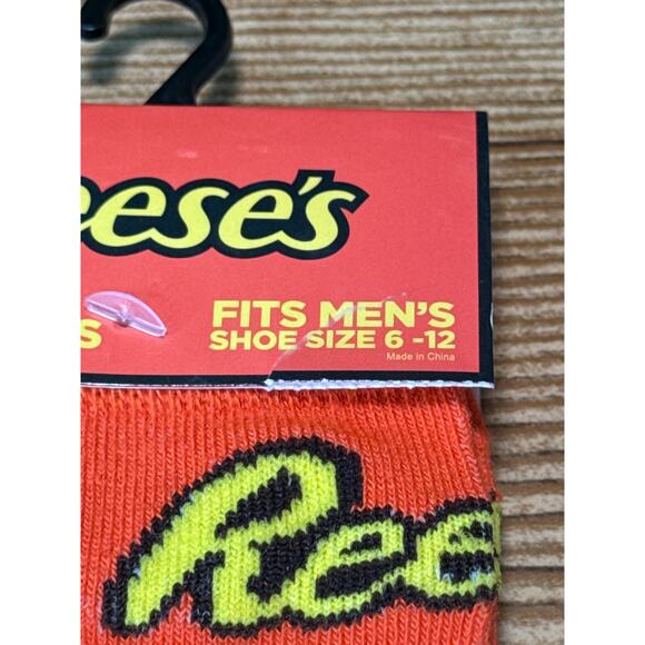New Adult Reese’s Novelty Crew Socks 1 Pair Multicolor Shoe 6-12 Great Gift - Picture 2 of 4